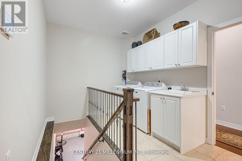 35 Borland Crescent, Caledon, ON - Indoor Photo Showing Laundry Room