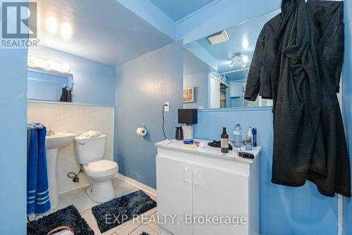22 Hayden Court S, Brampton, ON - Indoor Photo Showing Bathroom