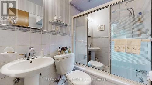 5 Moore Crescent, Brampton, ON - Indoor Photo Showing Bathroom