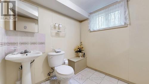 5 Moore Crescent, Brampton, ON - Indoor Photo Showing Bathroom