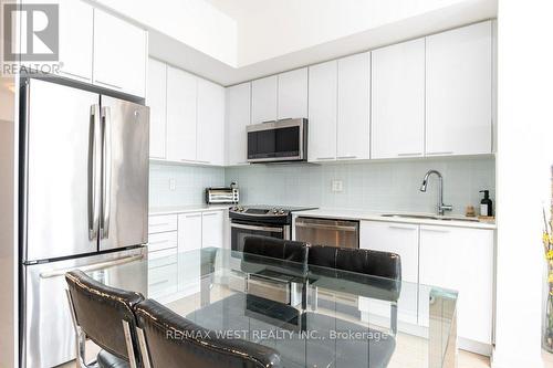 2508 - 10 Park Lawn Road, Toronto, ON - Indoor Photo Showing Kitchen With Upgraded Kitchen
