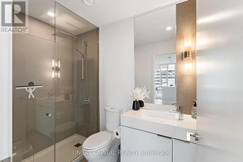 1105 - 33 Helendale Avenue, Toronto, ON - Indoor Photo Showing Bathroom