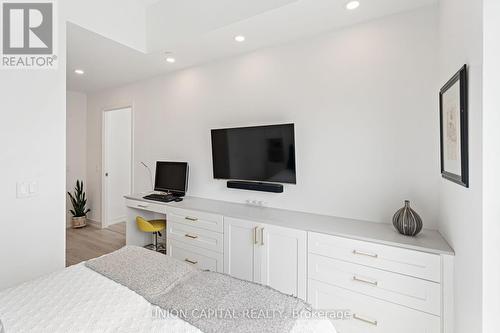 1105 - 33 Helendale Avenue, Toronto, ON - Indoor Photo Showing Bedroom