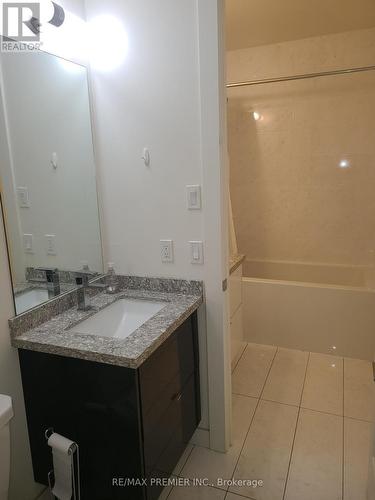 202 - 330 Richmond Street, Toronto, ON - Indoor Photo Showing Bathroom