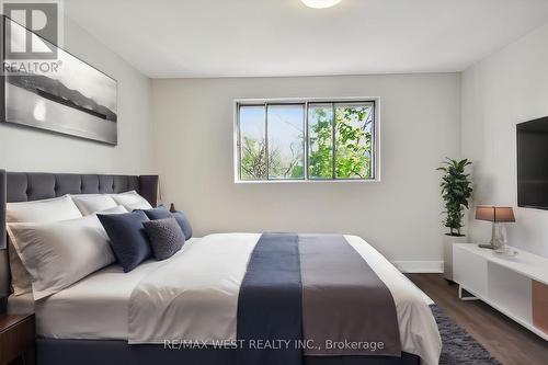 Th61 - 75 Eastdale Avenue, Toronto, ON - Indoor Photo Showing Bedroom