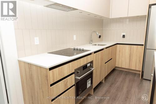2302 - 7950 Bathurst Street, Vaughan, ON - Indoor Photo Showing Kitchen With Upgraded Kitchen