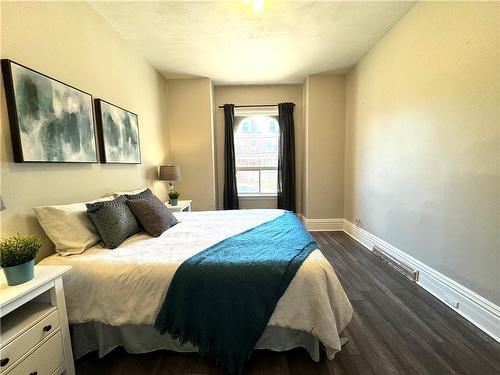 7 Nightingale Street, Hamilton, ON - Indoor Photo Showing Bedroom