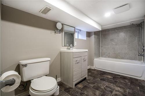 7 Nightingale Street, Hamilton, ON - Indoor Photo Showing Bathroom