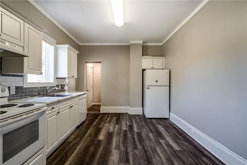 7 Nightingale Street, Hamilton, ON - Indoor Photo Showing Kitchen