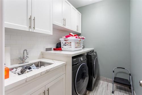 90 Main Street E, Grimsby, ON - Indoor Photo Showing Laundry Room