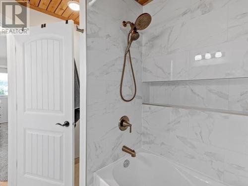 Lot 1031-2 North Klondike Highway, Whitehorse North, YT - Indoor Photo Showing Bathroom