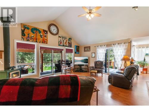 2793 Old Hedley Road, Princeton, BC - Indoor Photo Showing Living Room