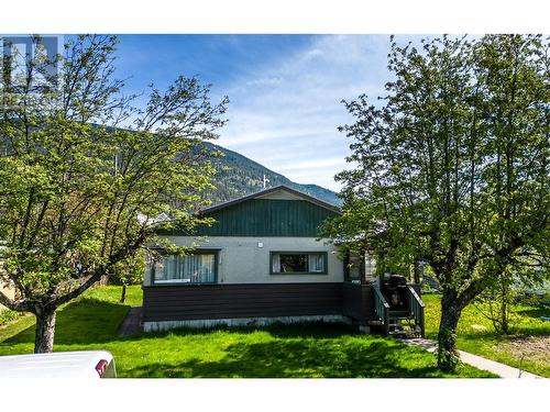 314 Sixth Street E, Revelstoke, BC - Outdoor