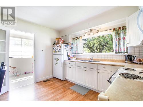 314 Sixth Street E, Revelstoke, BC - Indoor Photo Showing Kitchen With Double Sink