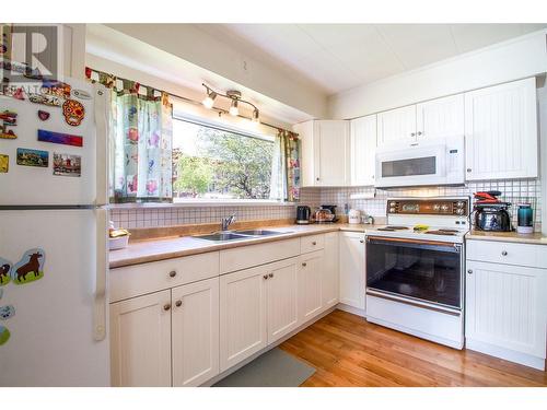 314 Sixth Street E, Revelstoke, BC - Indoor Photo Showing Kitchen With Double Sink