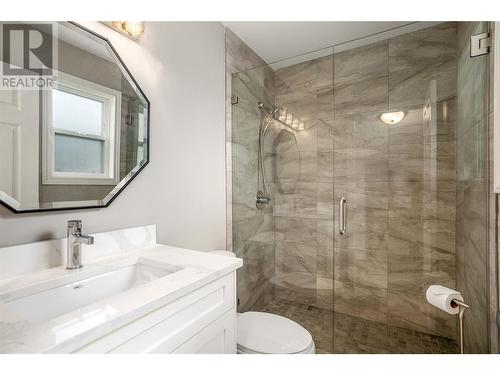 3155 Gordon Drive Unit# 202, Kelowna, BC - Indoor Photo Showing Bathroom