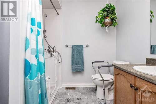 400 Van Dusen Street, Almonte, ON - Indoor Photo Showing Bathroom