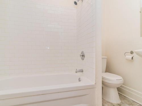 Bathroom - 5400  - 5410 Rue Bannantyne, Montréal (Verdun/Île-Des-Soeurs), QC - Indoor Photo Showing Bathroom