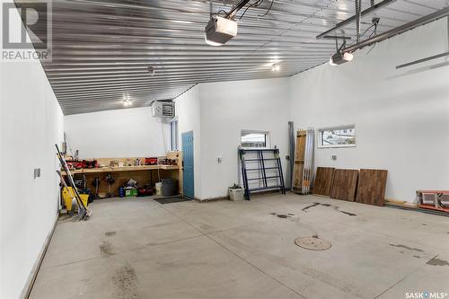 1319 13Th Street E, Saskatoon, SK - Indoor Photo Showing Garage