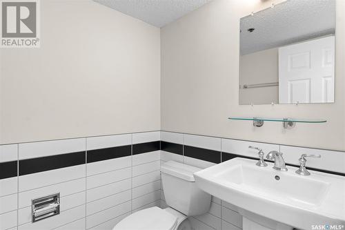 906 430 5Th Avenue N, Saskatoon, SK - Indoor Photo Showing Bathroom