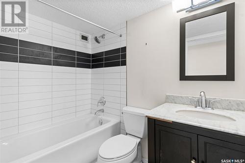 906 430 5Th Avenue N, Saskatoon, SK - Indoor Photo Showing Bathroom