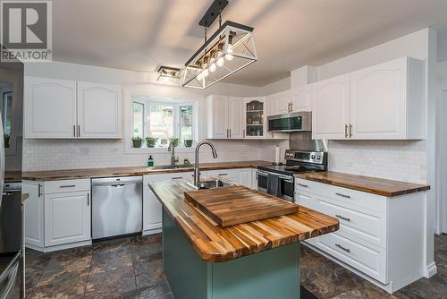 8219 St Patrick Avenue, Prince George, BC - Indoor Photo Showing Kitchen With Upgraded Kitchen