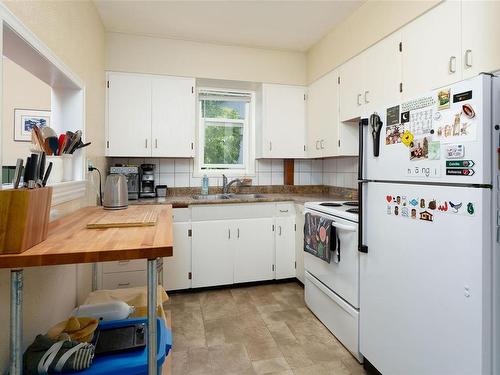1012 Oliphant Ave, Victoria, BC - Indoor Photo Showing Kitchen With Double Sink