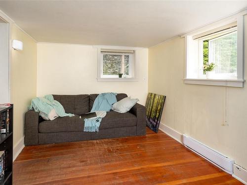 1012 Oliphant Ave, Victoria, BC - Indoor Photo Showing Living Room
