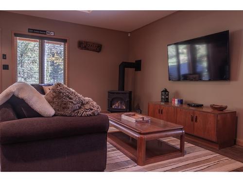 400 Canyon Trail, Fernie, BC - Indoor Photo Showing Living Room With Fireplace
