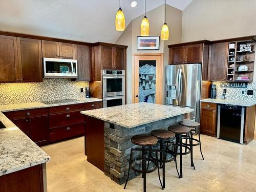 400 Canyon Trail, Fernie, BC - Indoor Photo Showing Kitchen With Upgraded Kitchen