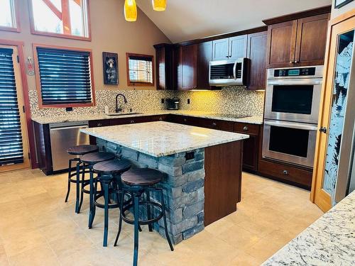 400 Canyon Trail, Fernie, BC - Indoor Photo Showing Kitchen
