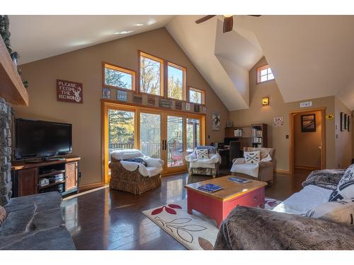 400 Canyon Trail, Fernie, BC - Indoor Photo Showing Living Room