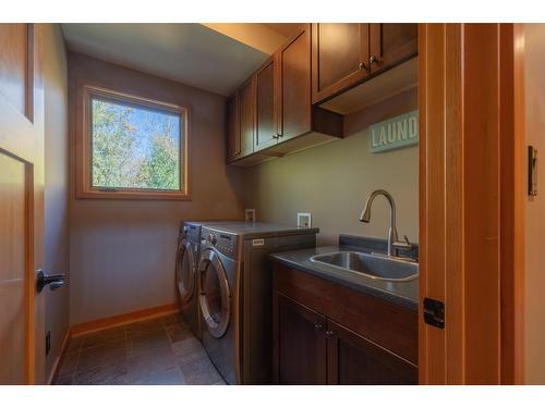 400 Canyon Trail, Fernie, BC - Indoor Photo Showing Laundry Room