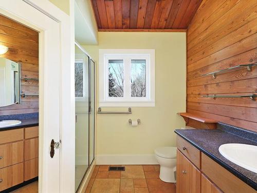1315 Glen Urquhart Dr, Courtenay, BC - Indoor Photo Showing Bathroom