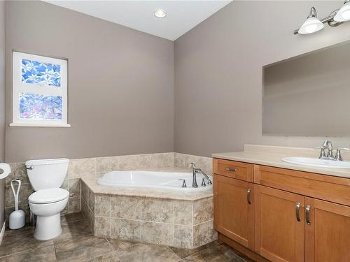 2996 Thurston Pl, Campbell River, BC - Indoor Photo Showing Bathroom