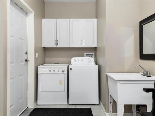 2996 Thurston Pl, Campbell River, BC - Indoor Photo Showing Laundry Room
