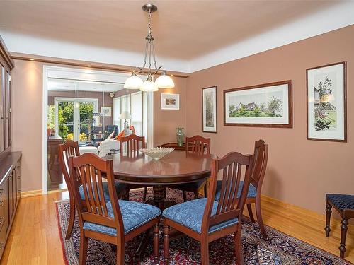 3331 Woodburn Ave, Oak Bay, BC - Indoor Photo Showing Dining Room