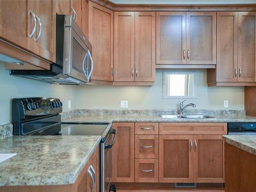 5-4951 Burke Rd, Port Alberni, BC - Indoor Photo Showing Kitchen With Double Sink