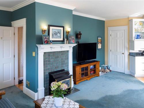 944 St. Charles St, Victoria, BC - Indoor With Fireplace