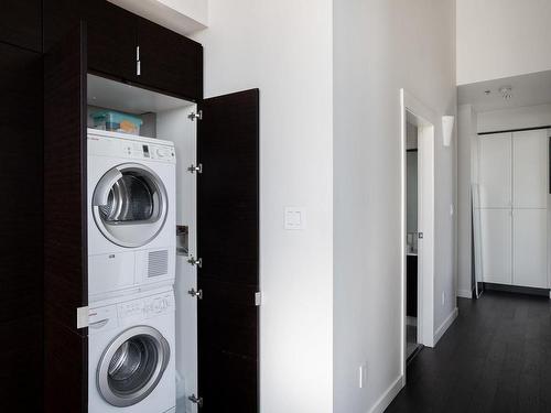 309-770 Fisgard St, Victoria, BC - Indoor Photo Showing Laundry Room