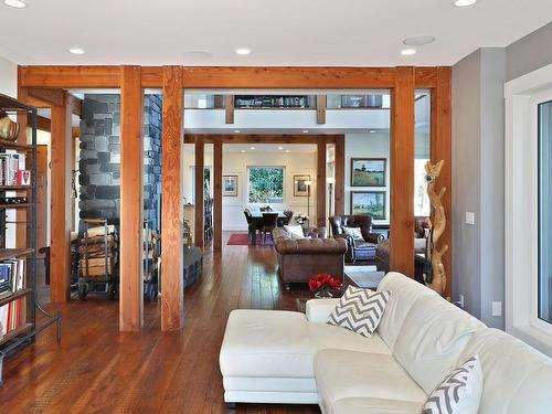 1107 Kye Bay Rd, Comox, BC - Indoor Photo Showing Living Room