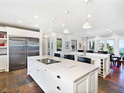 1107 Kye Bay Rd, Comox, BC - Indoor Photo Showing Kitchen With Upgraded Kitchen