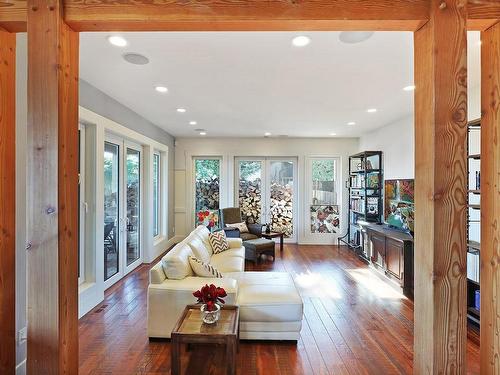 1107 Kye Bay Rd, Comox, BC - Indoor Photo Showing Living Room