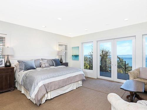 1107 Kye Bay Rd, Comox, BC - Indoor Photo Showing Bedroom