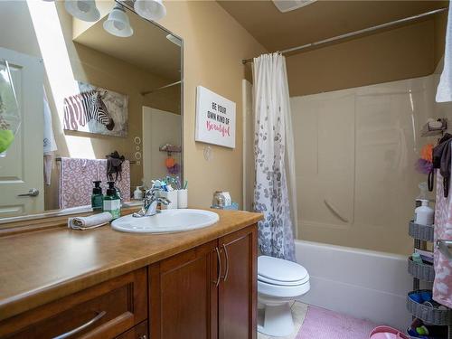 872 Brock Ave, Langford, BC - Indoor Photo Showing Bathroom
