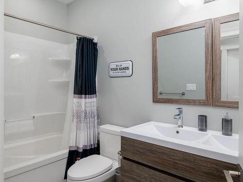 10404 Marina Vista Dr, Port Alberni, BC - Indoor Photo Showing Bathroom
