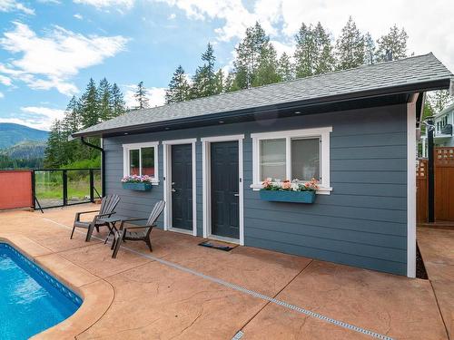 10404 Marina Vista Dr, Port Alberni, BC - Outdoor With In Ground Pool With Deck Patio Veranda With Exterior