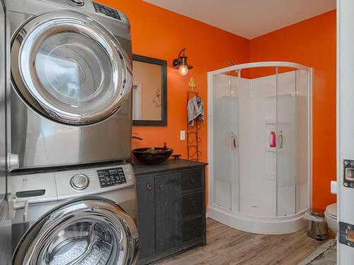 10404 Marina Vista Dr, Port Alberni, BC - Indoor Photo Showing Laundry Room