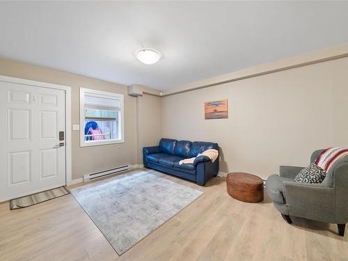 609 Amble Pl, Langford, BC - Indoor Photo Showing Living Room