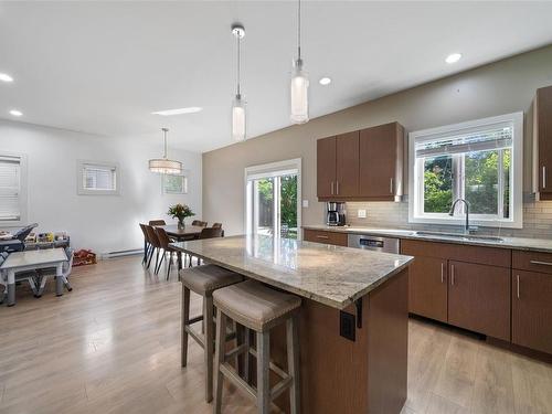 609 Amble Pl, Langford, BC - Indoor Photo Showing Kitchen With Upgraded Kitchen